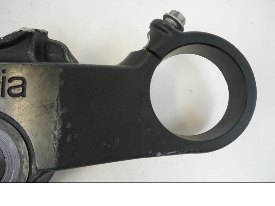 Vänster sida på Gaffelkrona från en Aprilia RS 250 -1998 motorcykel.