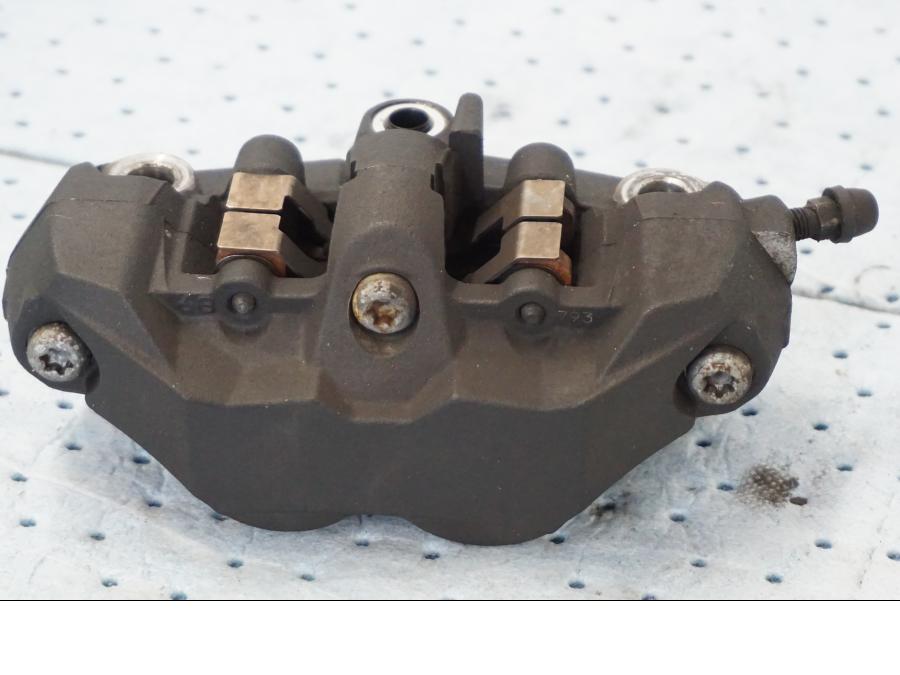 Höger sida på Bromsok från en Suzuki GSX-R 1000 -2008 motorcykel.