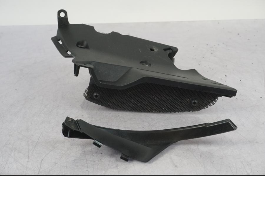 Framsidan på Sidkåpa från en Yamaha MT-09 SP -2018 motorcykel.