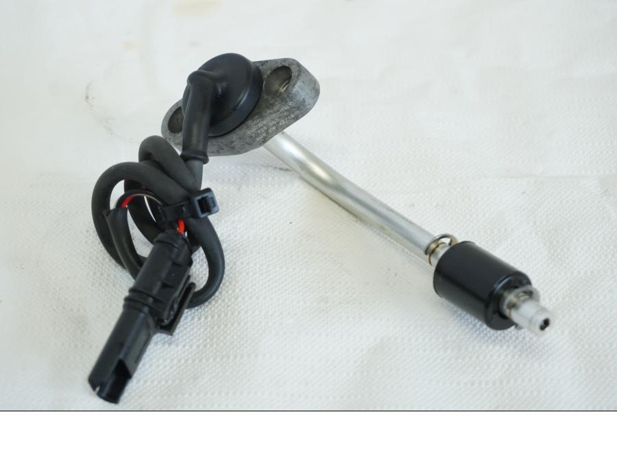 Höger sida på Oljenivågivare från en BMW K 1600 -2015 motorcykel.