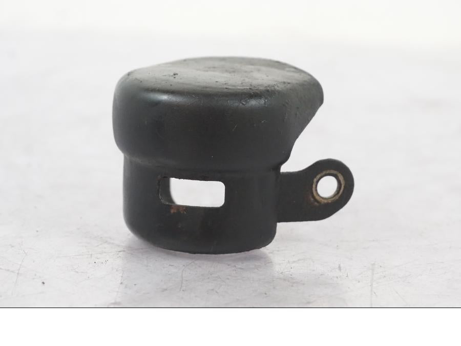 Framsidan på Bromsvätskebehållarkåpa från en Yamaha XVS 1100 -2000 motorcykel.