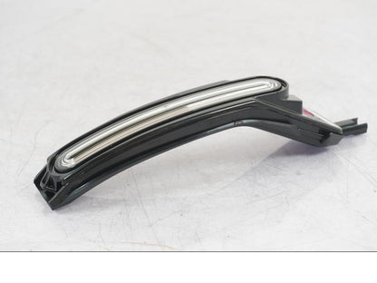 Snett nerifrån på Blinkers LED från en BMW R 1300 GS -2024 motorcykel.