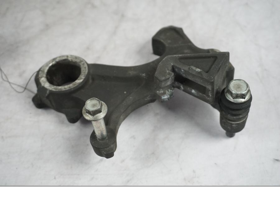 Framsidan på Bromsoksfäste från en Suzuki GSX-R 1000 -2008 motorcykel.