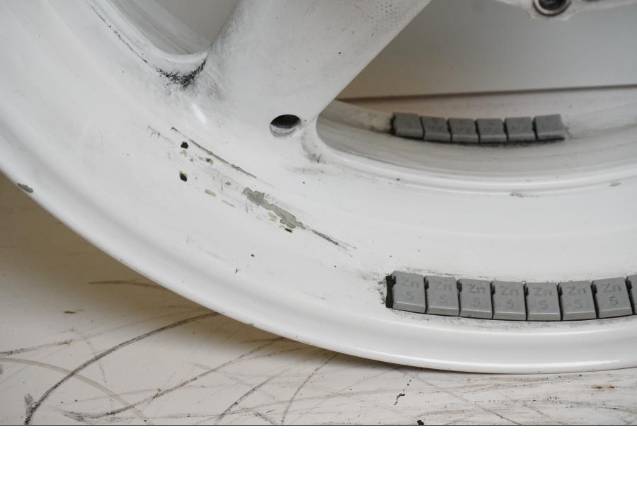 Vänster sida på Fälg från en Yamaha YZF R6 -1999 motorcykel.