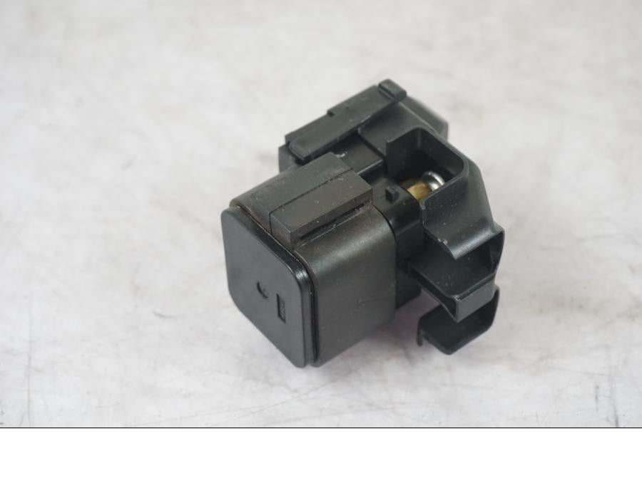 Framsidan på Startrelä från en KTM 1290 Super Adventure S -2022 motorcykel.