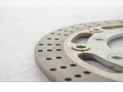 Baksidan på Bromsskiva från en Kawasaki VN 1500 -1997 motorcykel.