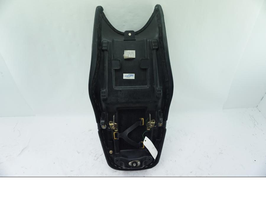 Höger sida på Sadel från en Triumph TT 600 -2000 motorcykel.