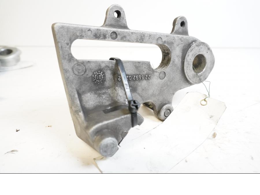 Baksidan på Bromsoksfäste från en KTM 625 SC SM -2002 motorcykel.