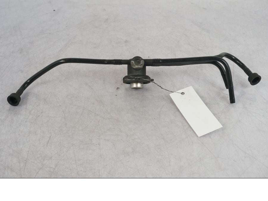 Framsidan på Bensinledning från en BMW R 1100 GS -1998 motorcykel.