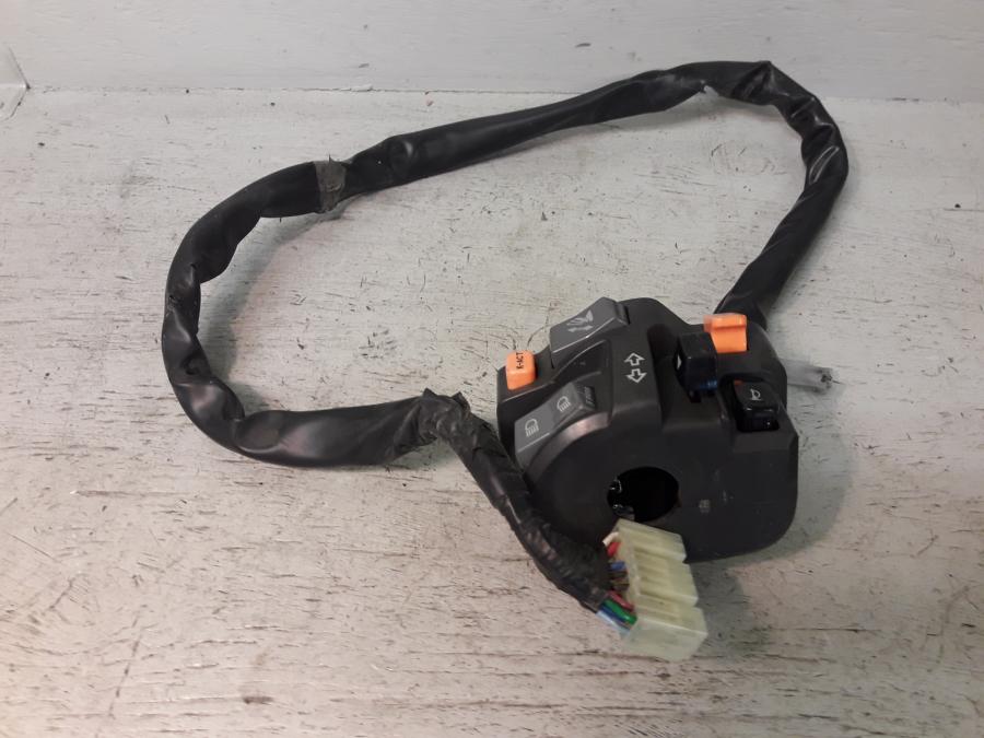 Höger sida på Styrelreglage från en Kawasaki GTR 1400 -2012 motorcykel.