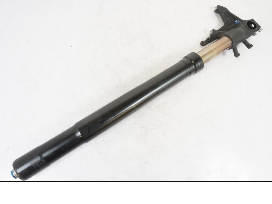 Framsidan på Gaffelben från en Suzuki GSX-R 750 -2007 motorcykel.