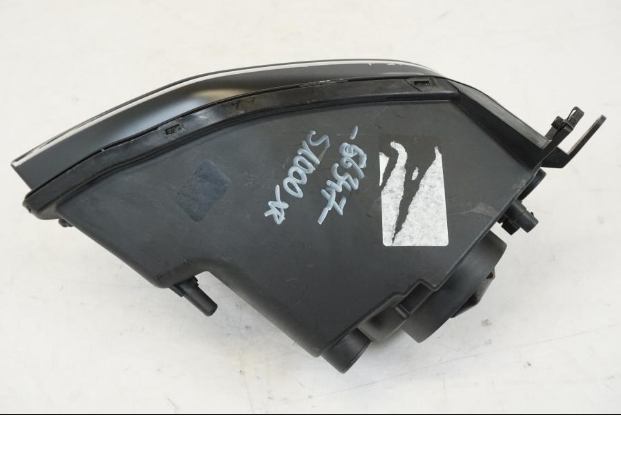 Vänster sida på Strålkastare från en BMW S 1000 XR -2014 motorcykel.