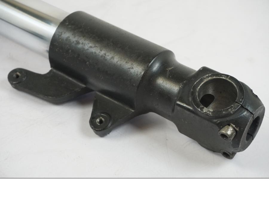 Baksidan på Gaffelben från en Aprilia RS 125 -2000 motorcykel.