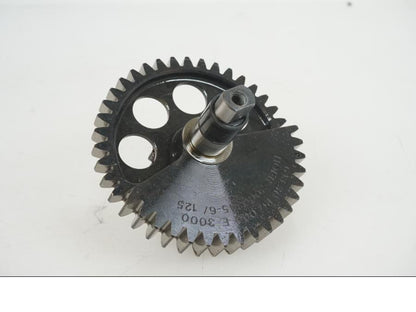 Framsidan på Kamkedjedrev från en KTM 1290 Super Duke R -2021 motorcykel.