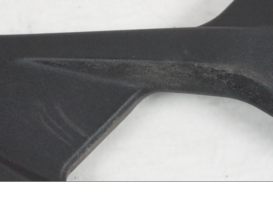 Baksidan på Hälskydd från en KTM 390 Adventure -2021 motorcykel.