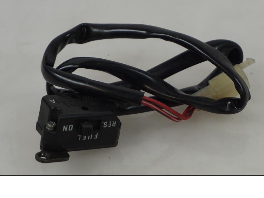 Framsidan på Bensinreservkontakt från en Yamaha XV 1100 -1996 motorcykel.