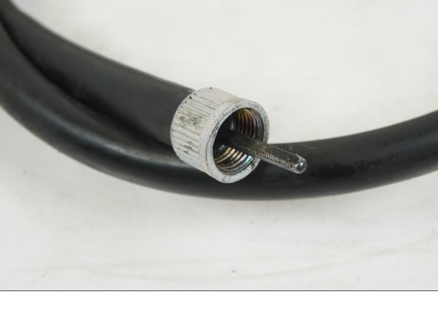Höger sida på Hastighetsmätarvajer från en Yamaha XJR 1300 -2002 motorcykel.