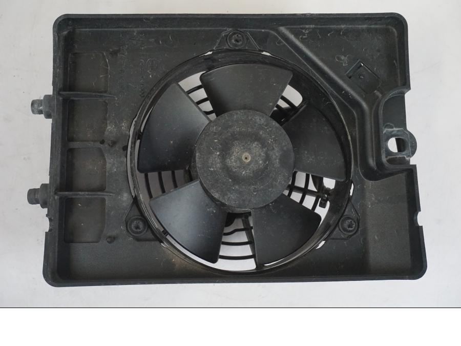 Framsidan på Vattenkylfläkt från en Husqvarna 701 SUPERMOTO ABS -2016 motorcykel.