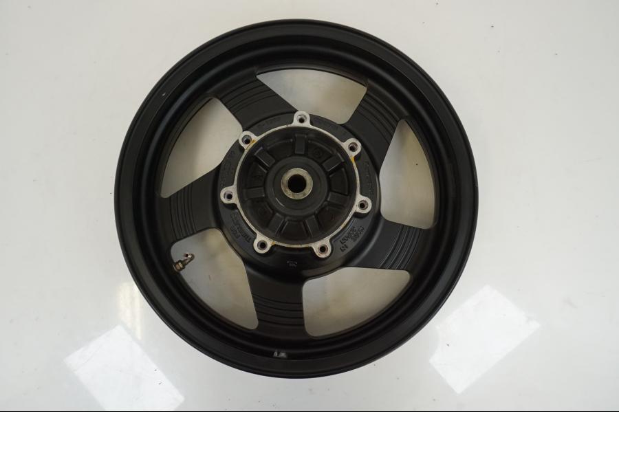 Framsidan på Fälg från en Kawasaki VN 1500 -1996 motorcykel.