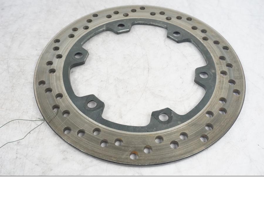 Framsidan på Bromsskiva från en Suzuki GSX 1300 BK -2008 motorcykel.