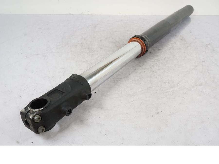 Framsidan på Gaffelben från en KTM 690 SMCR -2016 motorcykel.