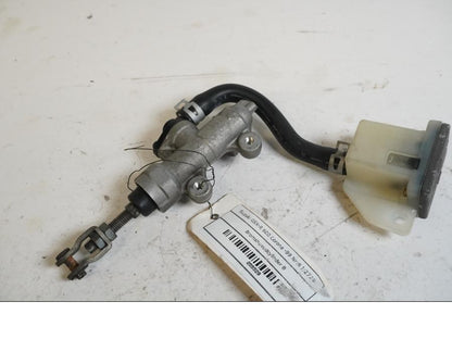 Framsidan på Bromshuvudcylinder från en Suzuki GSX-R 600 -1999 motorcykel.