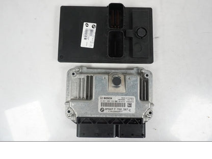 Extrabild4 på <p>Låssats från BMW F 800 R 2010.</p>

<p>Tändningslås med antenn lite ful i ena fästet, tanklock, sadellås och 1st nyckel.</p> motorcykel.