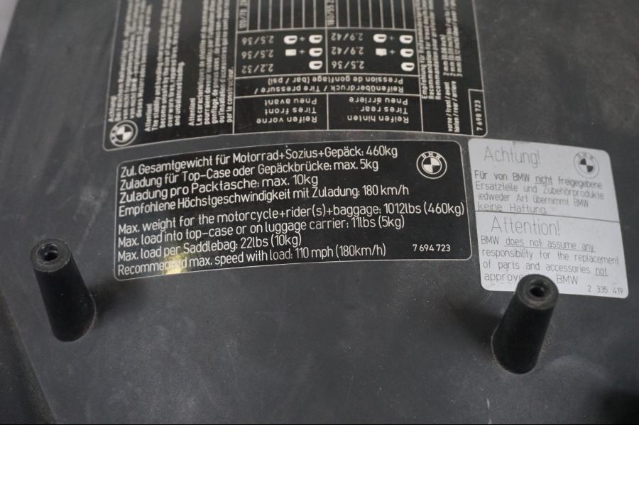 Vänster sida på Undertail från en BMW R 1200 R -2007 motorcykel.