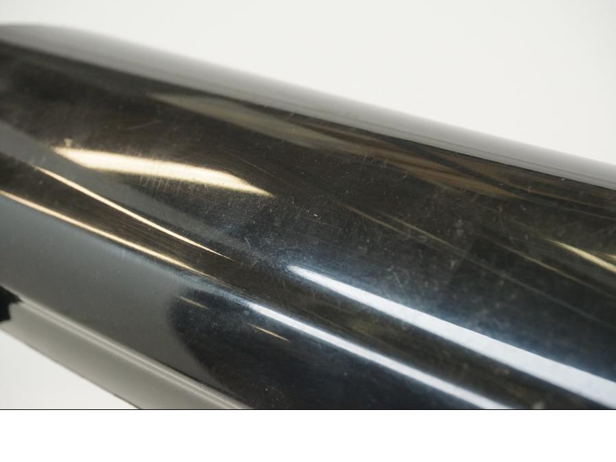 Snett nerifrån på Gaffelbensskydd från en Aprilia SXV 550 -2008 motorcykel.