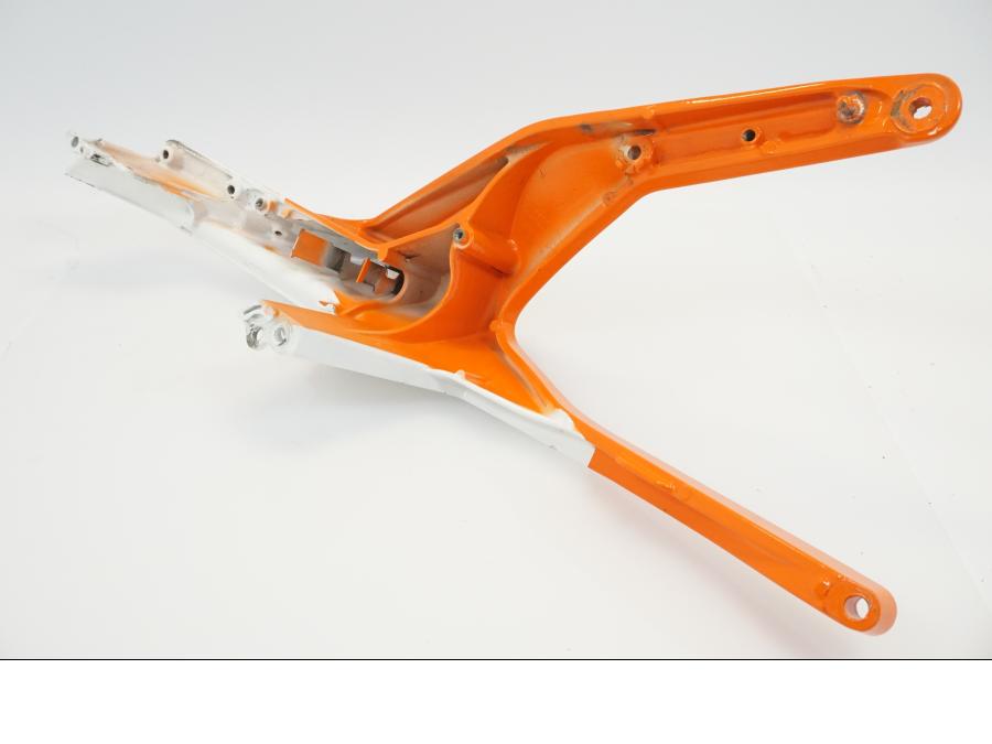 Snett nerifrån på Bakram från en KTM 690 Duke -2012 motorcykel.