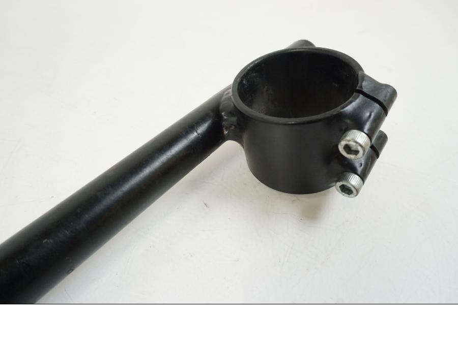 Snett uppifrån på Styre från en Aprilia RS 250 -1998 motorcykel.