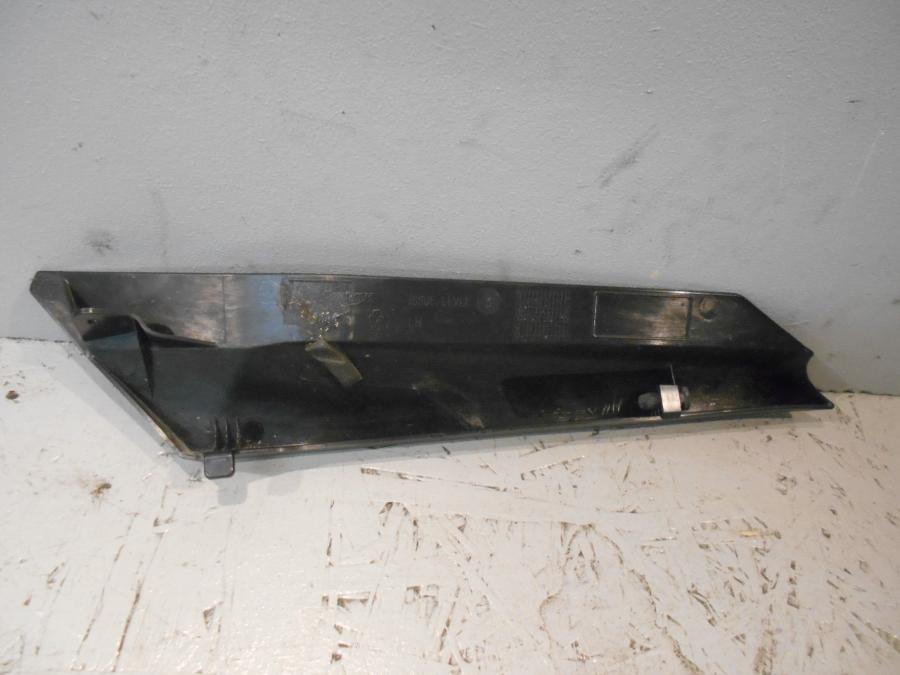 Baksidan på Sidopanel från en Triumph Tiger 800 -2016 motorcykel.