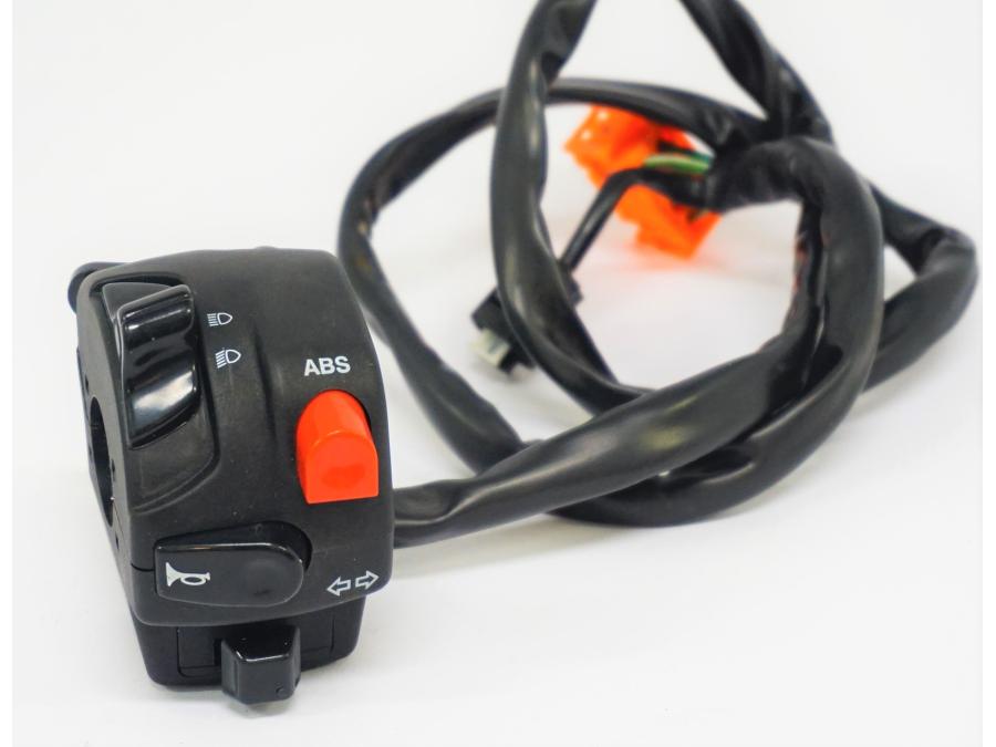 Framsidan på Styrelreglage från en BMW G 650 GS -2011 motorcykel.