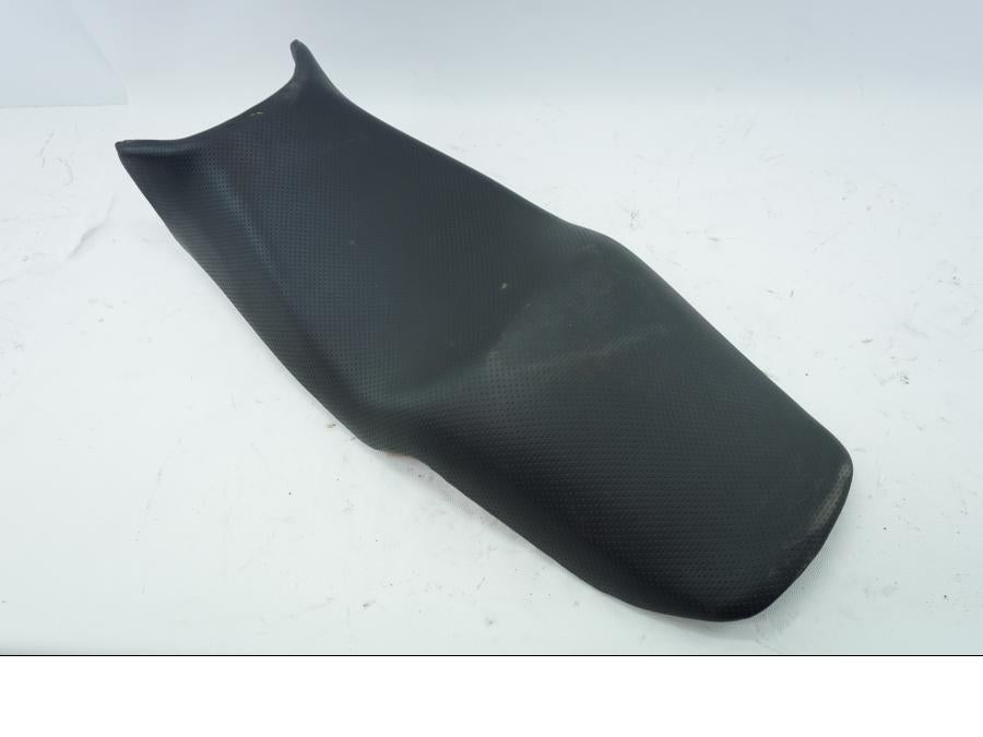 Höger sida på Sadel från en Yamaha FZ-6 -2007 motorcykel.