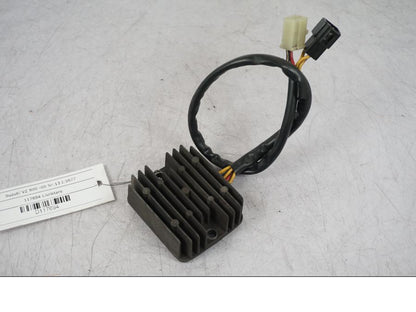 Framsidan på Likriktare från en Suzuki VZ 800 -2000 motorcykel.