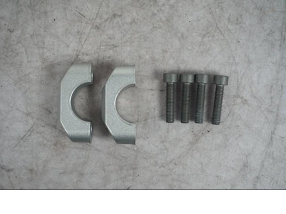 Baksidan på Styröverfall från en BMW S 1000 XR -2019 motorcykel.