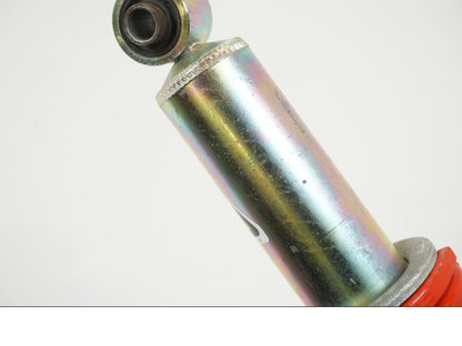 Snett nerifrån på Stötdämpare från en Yamaha DT 125 -1992 motorcykel.