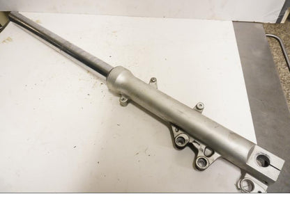 Framsidan på Gaffelben från en BMW F 650 CS -2002 motorcykel.