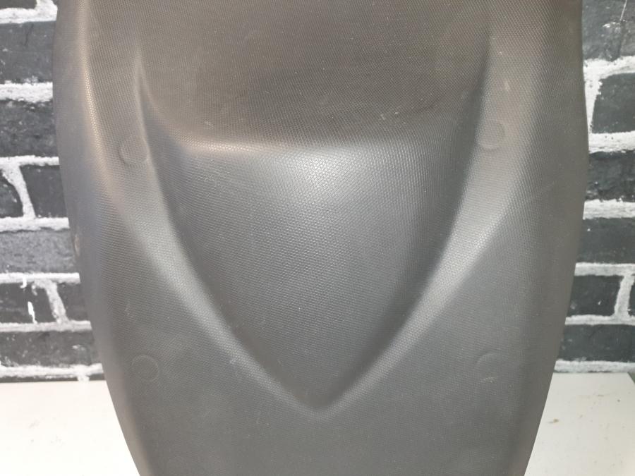 Höger sida på Sadel från en BMW F 800 S -2010 motorcykel.