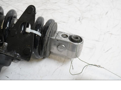 Snett uppifrån på Stötdämpare från en Triumph Sprint GT -2011 motorcykel.