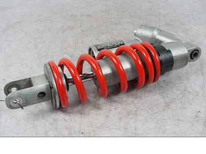 Snett nerifrån på Stötdämpare från en Buell 1125 R -2008 motorcykel.