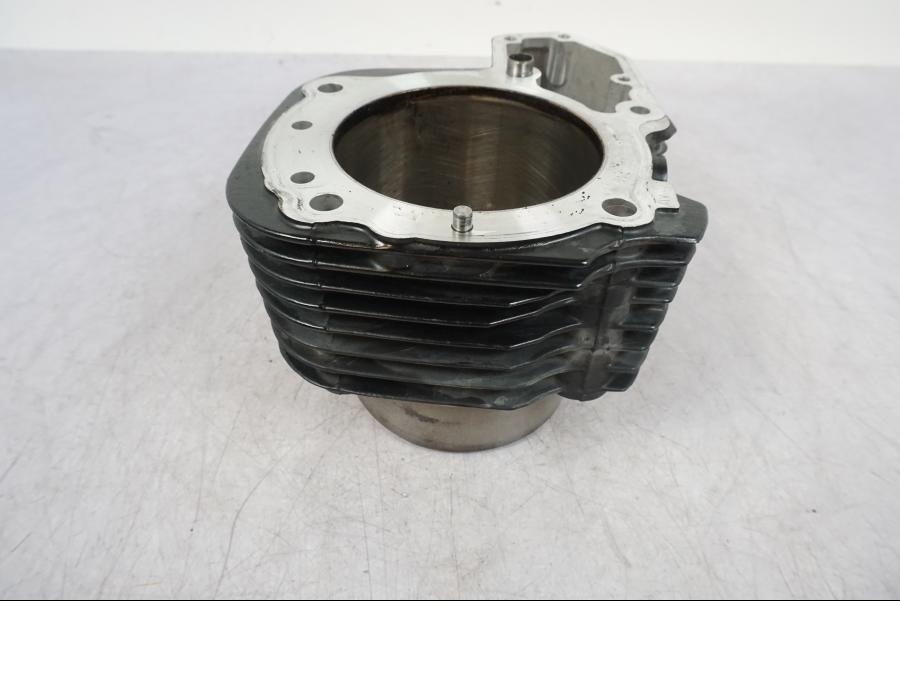 Baksidan på Cylinder från en BMW R 1200 GS -2010 motorcykel.