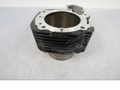 Baksidan på Cylinder från en BMW R 1200 GS -2010 motorcykel.