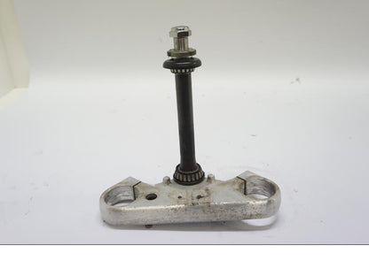 Framsidan på Gaffelkrona från en Suzuki VZ 800 -1998 motorcykel.