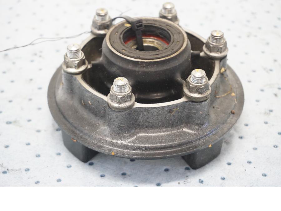 Framsidan på Drevfäste från en Kawasaki Z 650 ABS -2020 motorcykel.