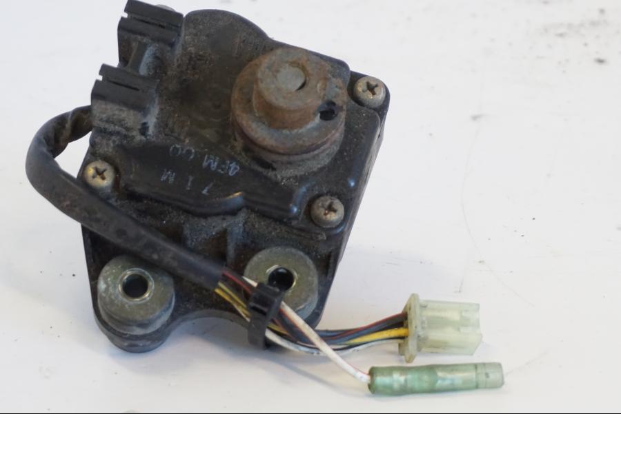 Baksidan på Avgasspjällmotor från en Yamaha YZF 1000 R -1997 motorcykel.