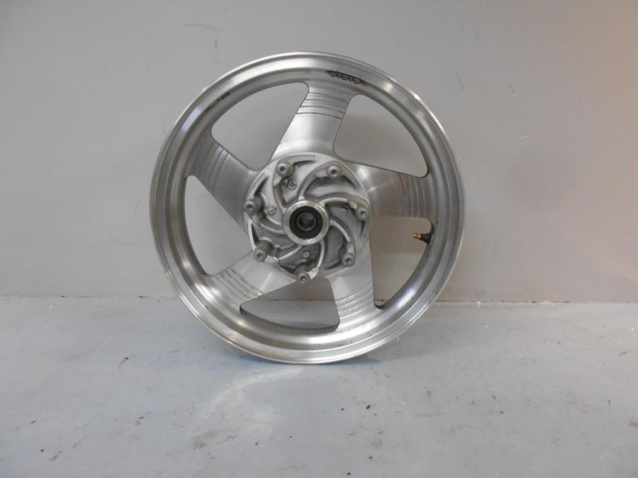 Framsidan på Fälg från en Kawasaki VN 1500 Classic Tourer -2002 motorcykel.