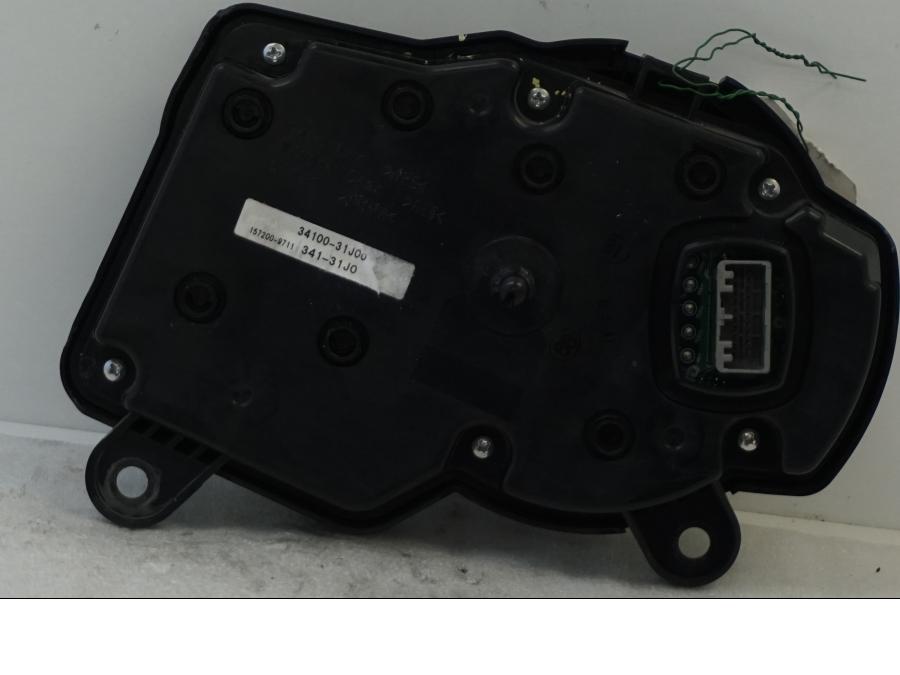 Baksidan på Instrumentpanel från en Suzuki DL 1000 -2016 motorcykel.