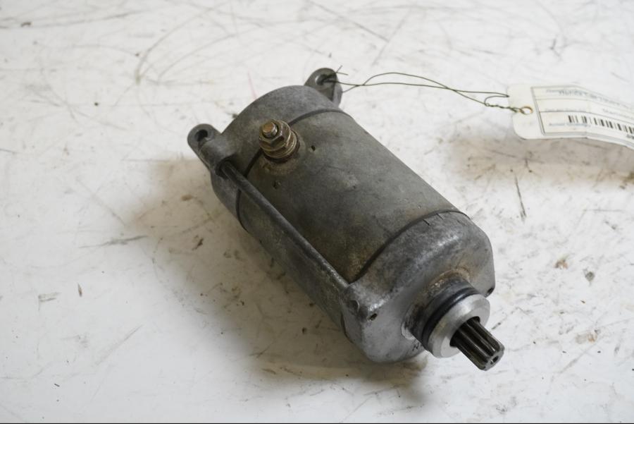 Framsidan på Startmotor från en Honda CBR 1000 F -1993 motorcykel.