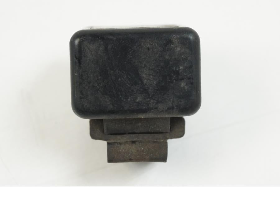 Snett uppifrån på Blinkersrelä från en Honda CBR 125 R -2006 motorcykel.